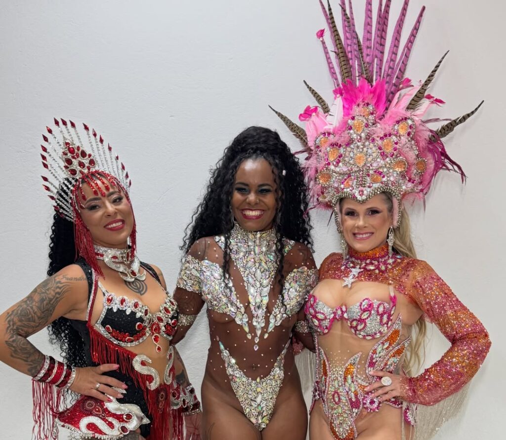 Franciane Freitas (E), Elizandra Cristina (C) e Danubia de Souza (D), a corte do Acadêmicos em 2027