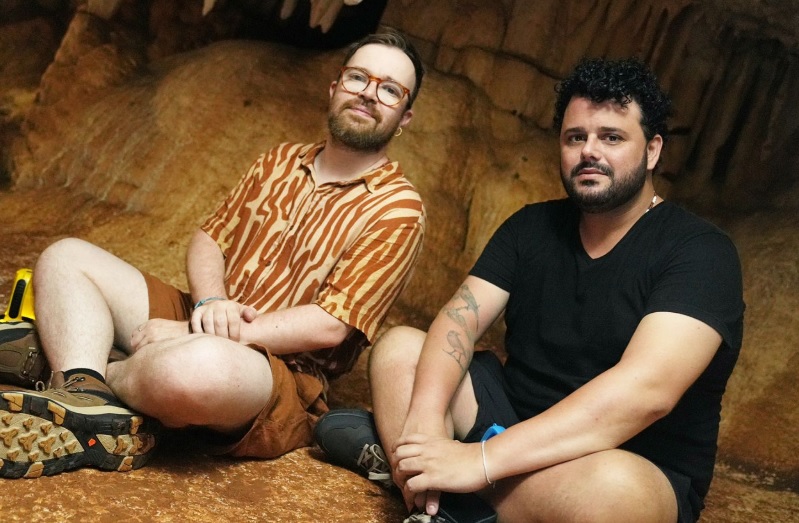 Carnavalescos Gabriel Haddad e Leonardo Bora, da Vila Isabel
