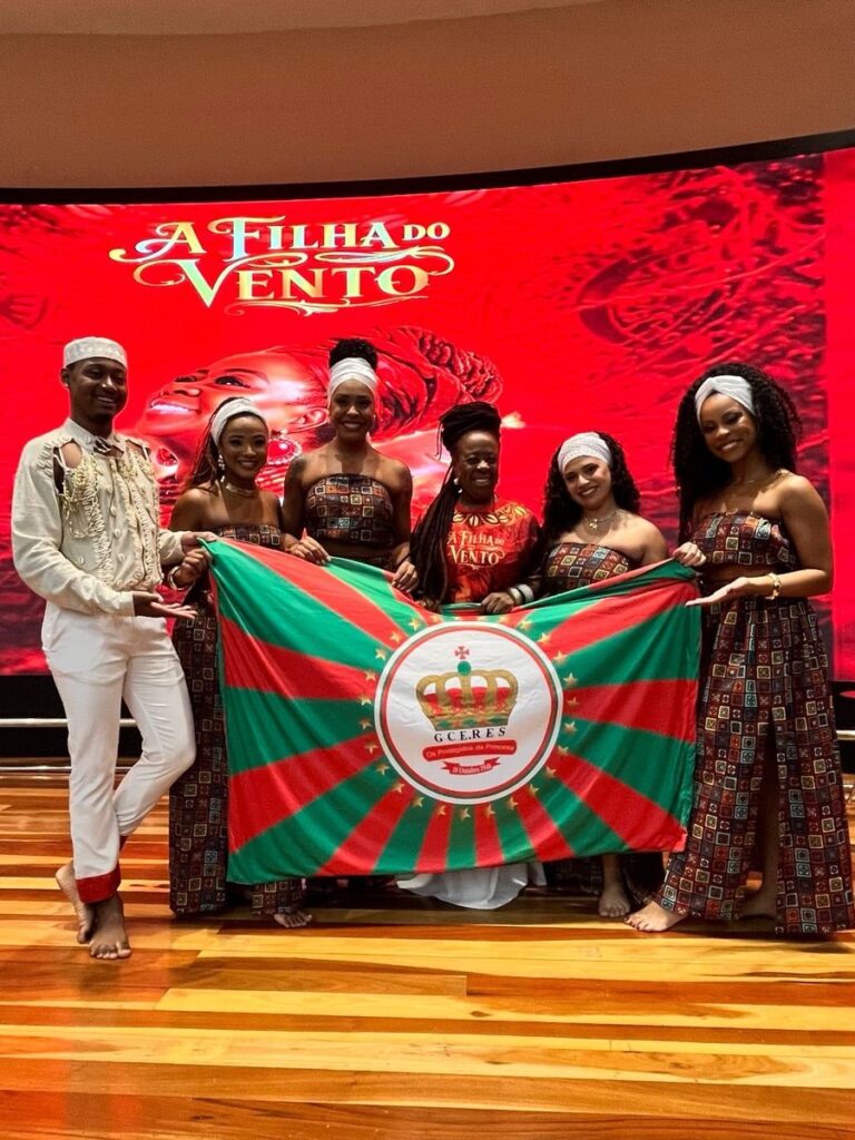Solange Adão com a corte da Os Protegidos da Princesa