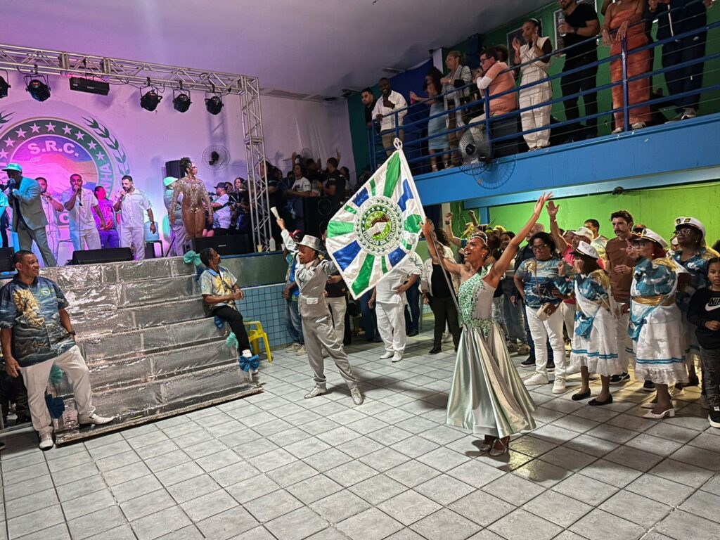 Coloninha apresenta equipe para o carnaval 2027 em Florianópolis